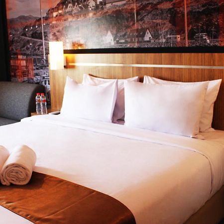 Bliss Soetta Hotel Semarang Zewnętrze zdjęcie